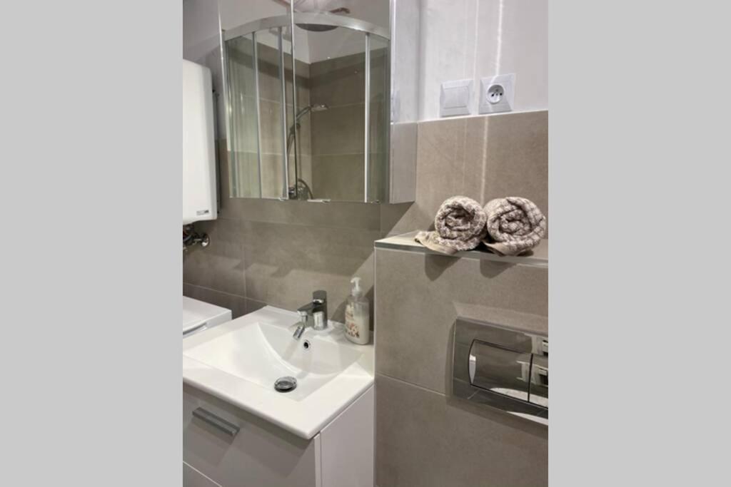 Modern Studio Apartment At Park&Stadium Near City Center Katowice Exterior foto